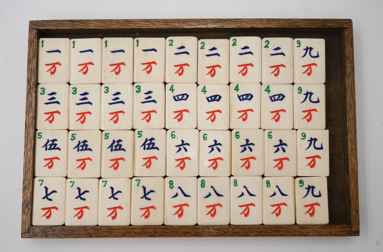 ANTIQUE 1920'S MAHJONG SET WITH ORIGINAL WOODEN BOX BONE & BAMBOO 144 TILES