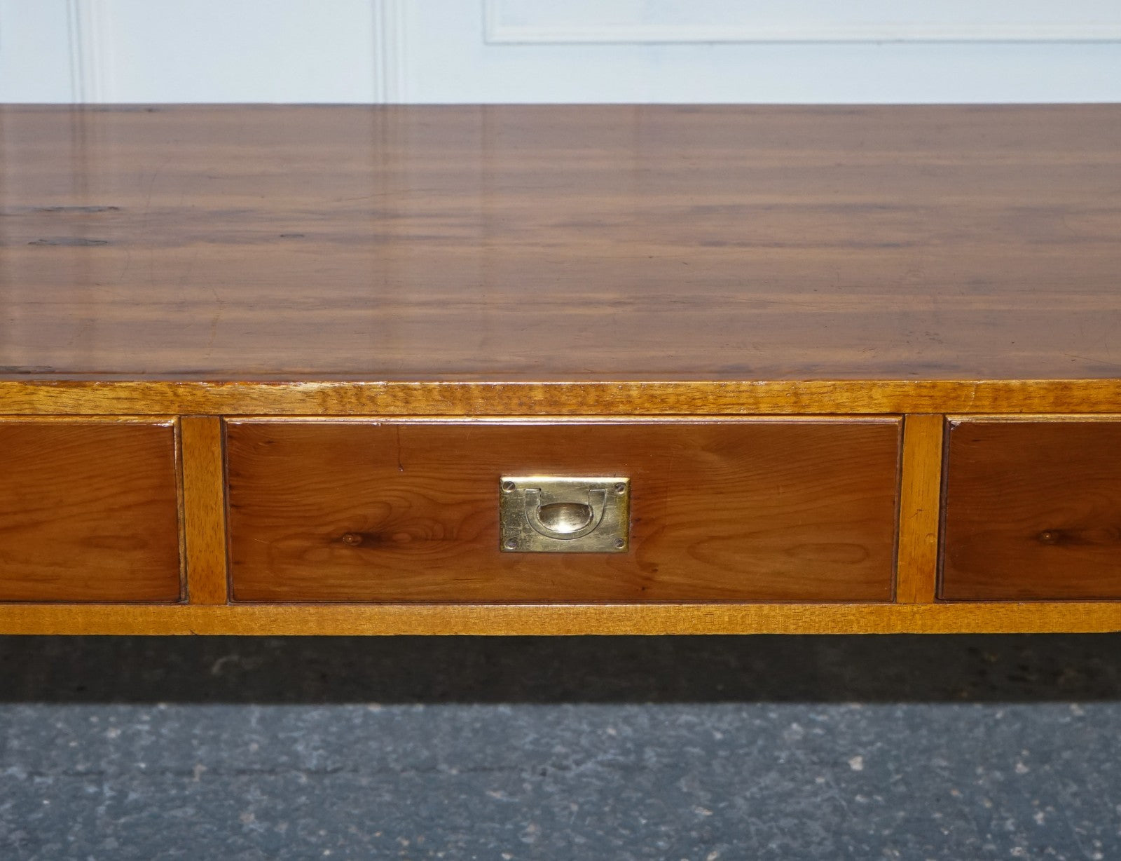 VINTAGE YEW WOOD BRASS MILITARY CAMPAIGN 3 DRAWER COFFEE TABLE