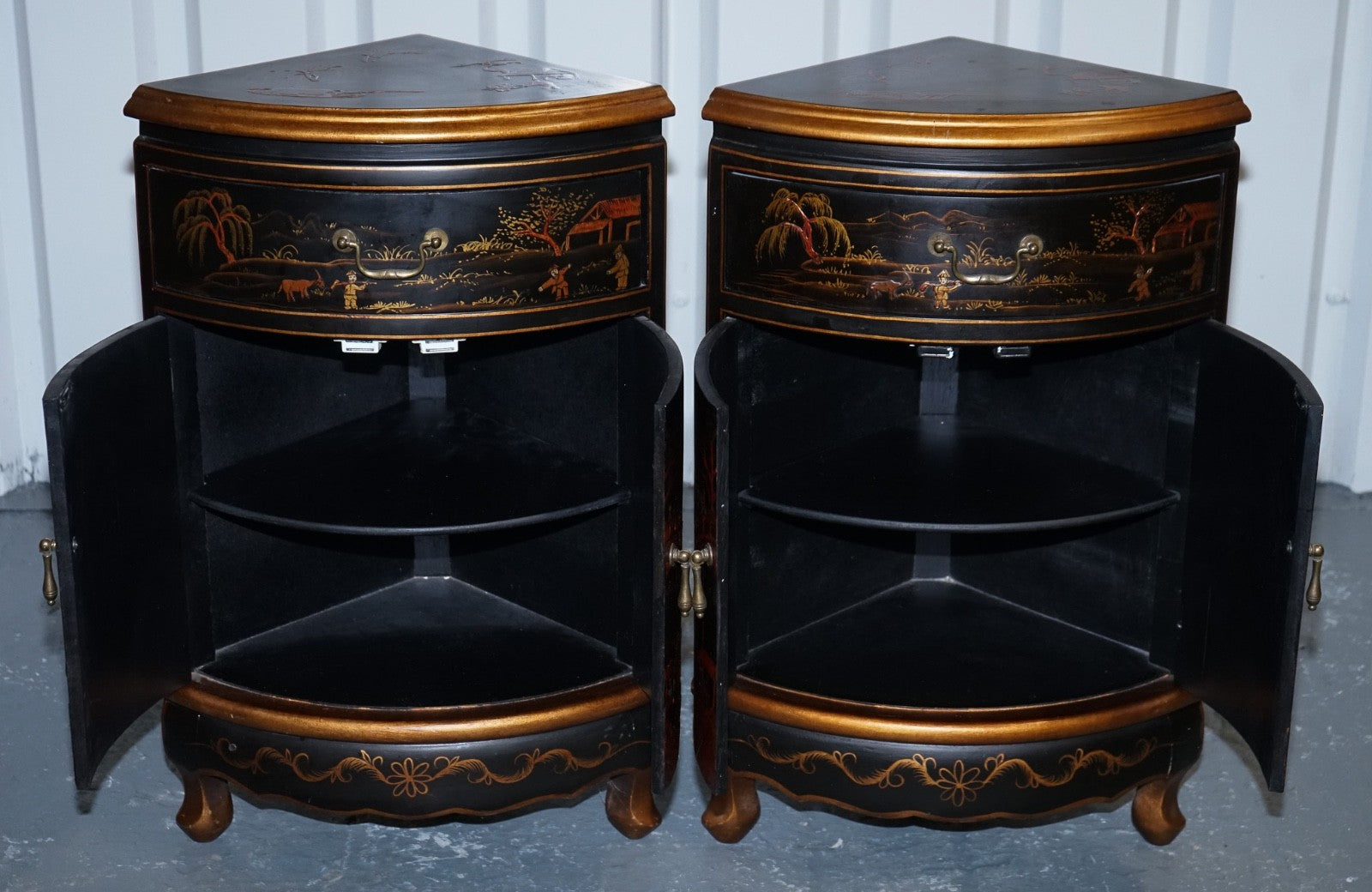 MATCHING PAIR OF CHINESE CHINOISERIE DECORATIVE CORNER CABINETS WITH CUPBOARD