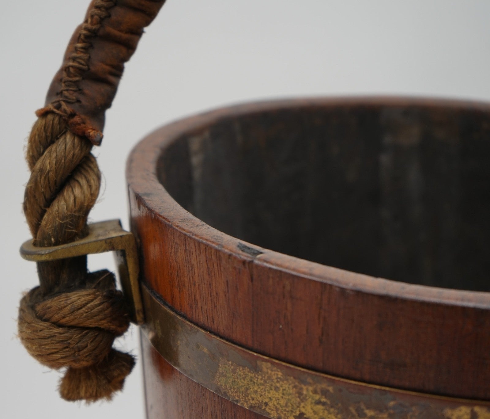 ANTIQUE ENGLISH VICTORIAN 19TH CENTURY NAVAL OAK FIRE BUCKET WITH ROYAL CREST