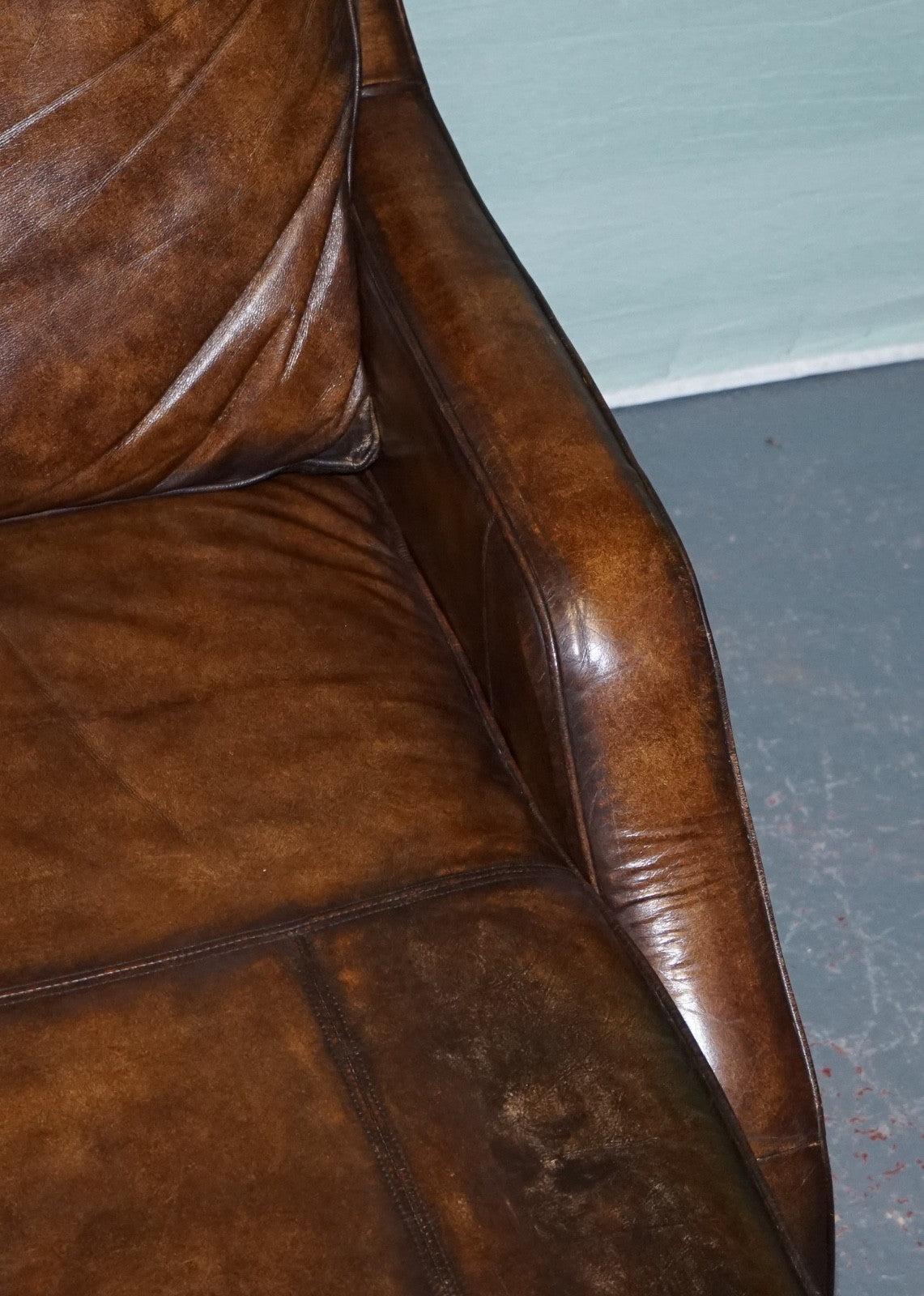 DEEP COGNAC HAND DYED LEATHER CHAISE LOUNGE ARMCHAiR SEATING