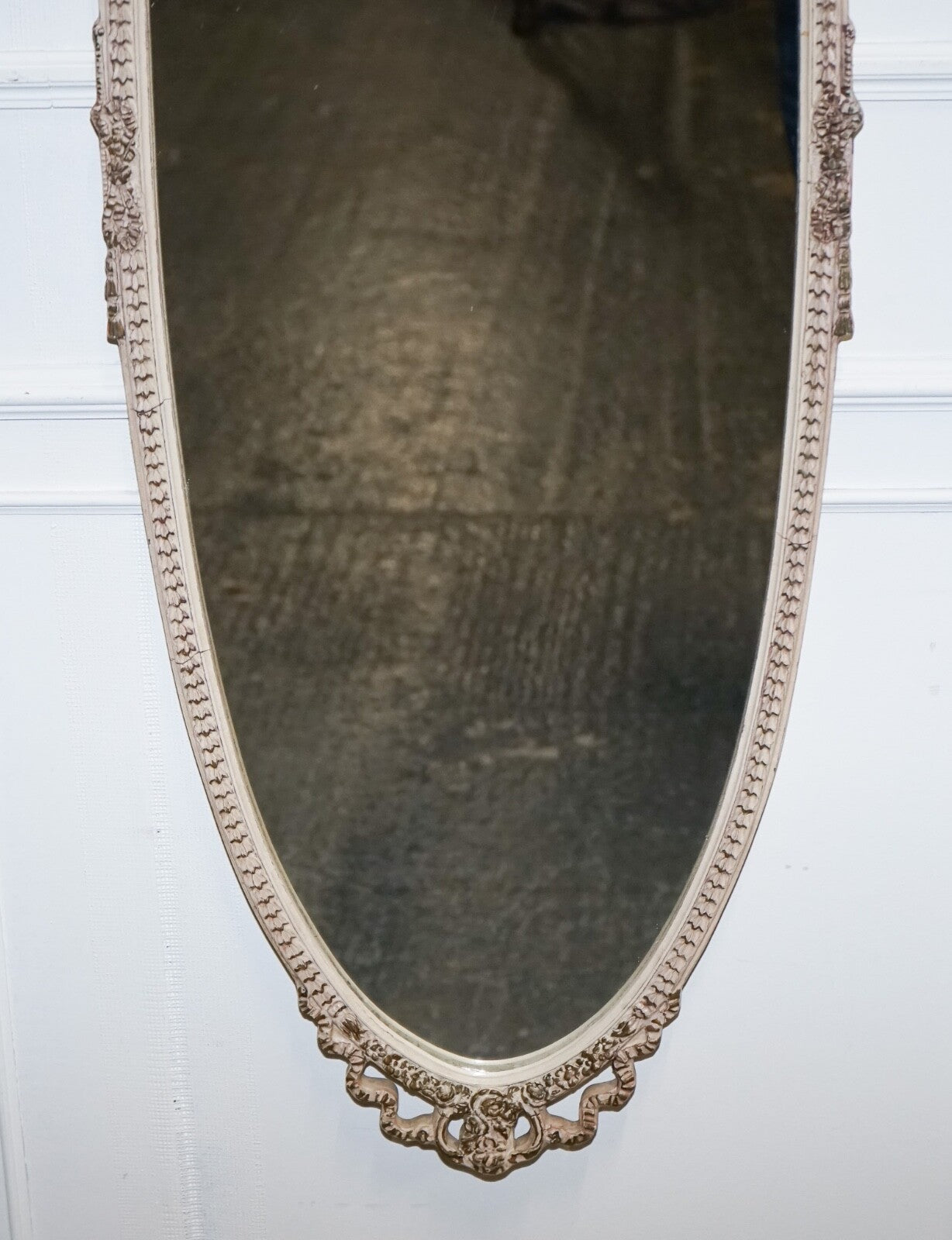 BEAUTIFUL VINTAGE OVAL LONG WALL CARVED FRENCH MiRROR