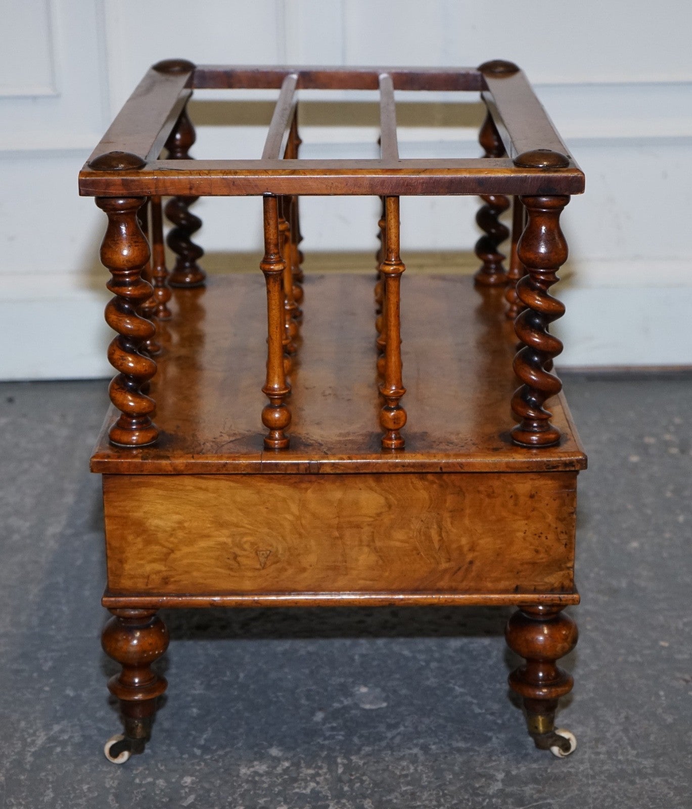 FINE ANTIQUE VICTORIAN 1860 BURR WALNUT CANTERBURY MAGAZINE RACK BOBBIN COLUMNS