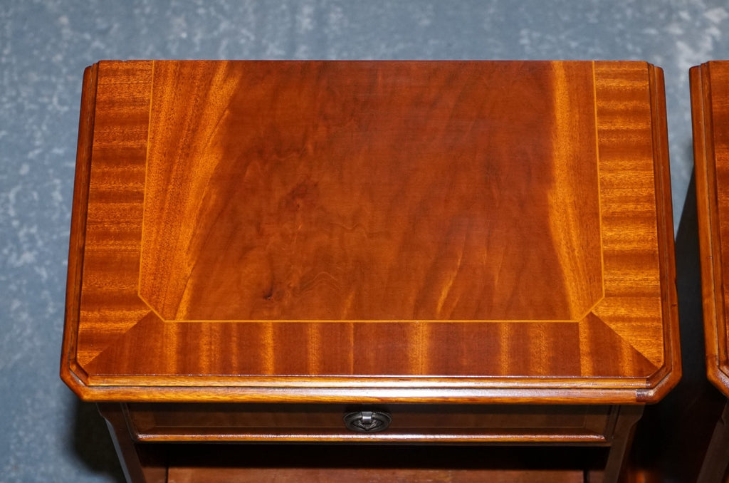 VINTAGE PAIR OF GEORGIAN STYLE WALNUT BEDSIDES NIGHTSTANDS SIDE TABLES