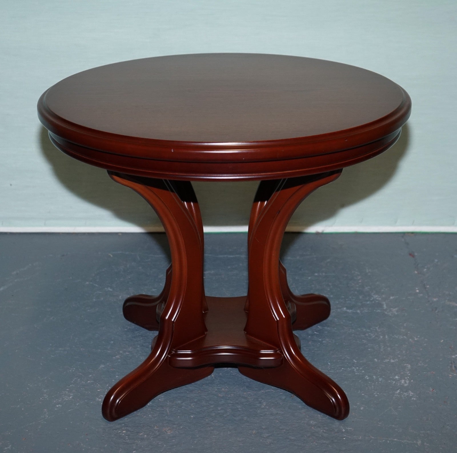 REGENCY STYLE CLASSIC ROUND SiDE TABLE PLANT TABLE