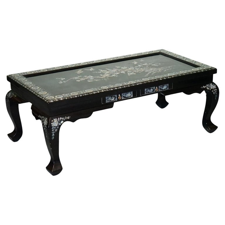 ORIENTAL CHINESE BLACK LACQUER COFFEE TABLE WITH MOTHER OF PEARL AND TWO DRAWERS