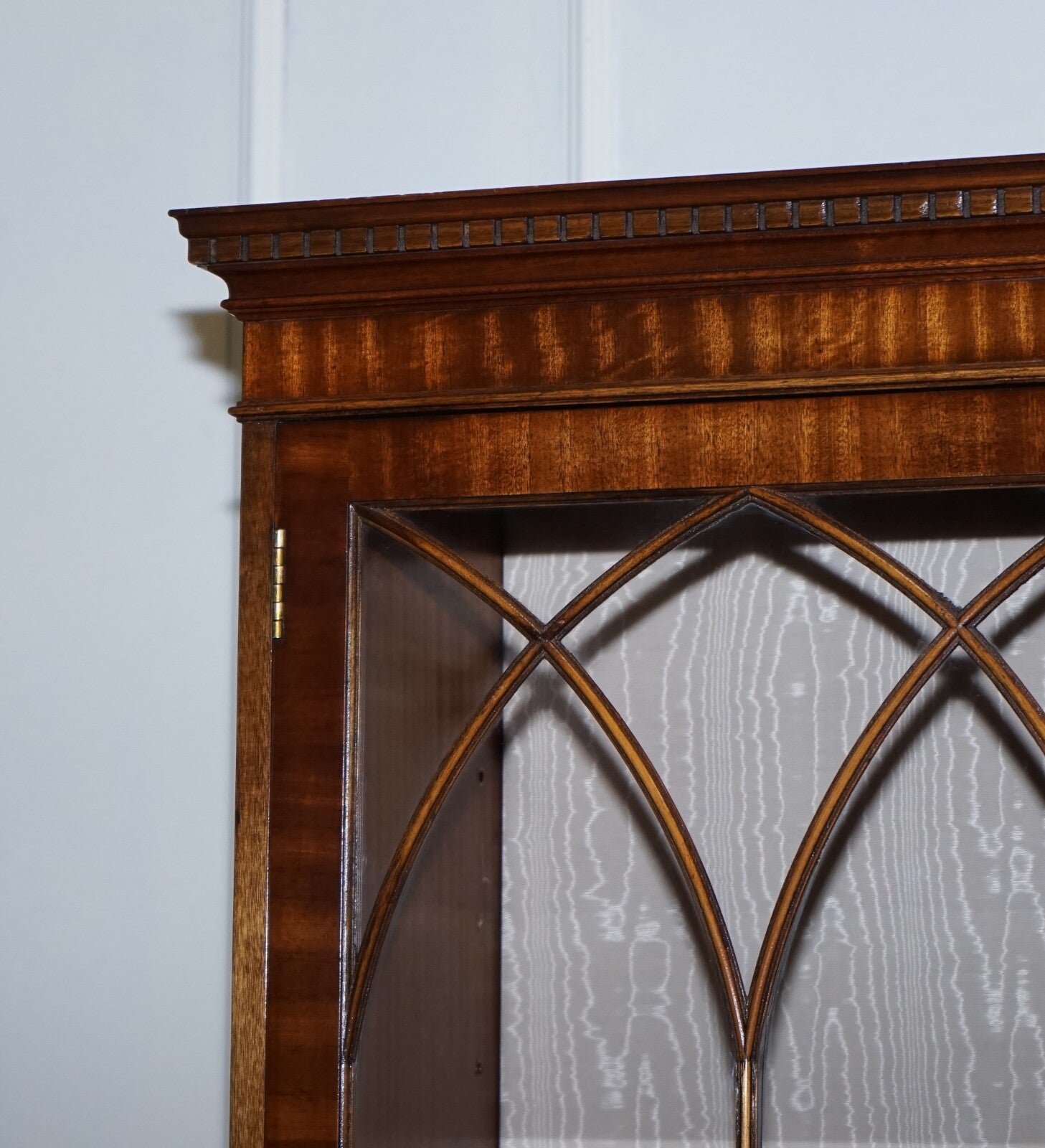 BEVAN FUNNEL GEORGIAN STYLE DISPLAY CABINET BOOKCASE GLASS SHELVES AND LIGHTS