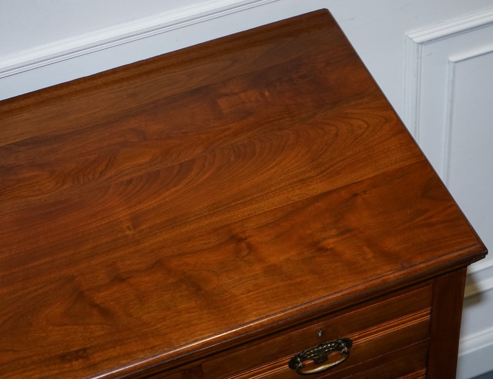 ANTIQUE 1904 ARTS & CRAFTS PERIOD CHEST OF DRAWERS MADE BY HARRIS LEBUS