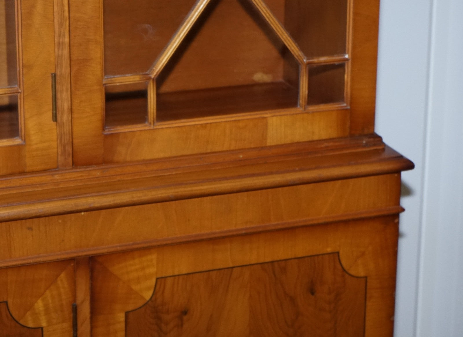 VINTAGE ENGLISH BURR YEW WOOD 3 DOOR ASTRAGAL GLAZED DISPLAY BOOKCASE CABINET