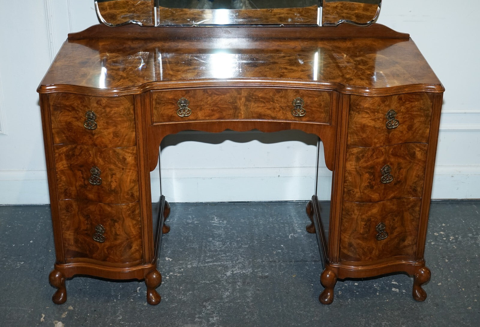 ANTIQUE 1920'S BURR WALNUT ART DECO DRESSING TABLE WITH PLENTY OF DRAWERS