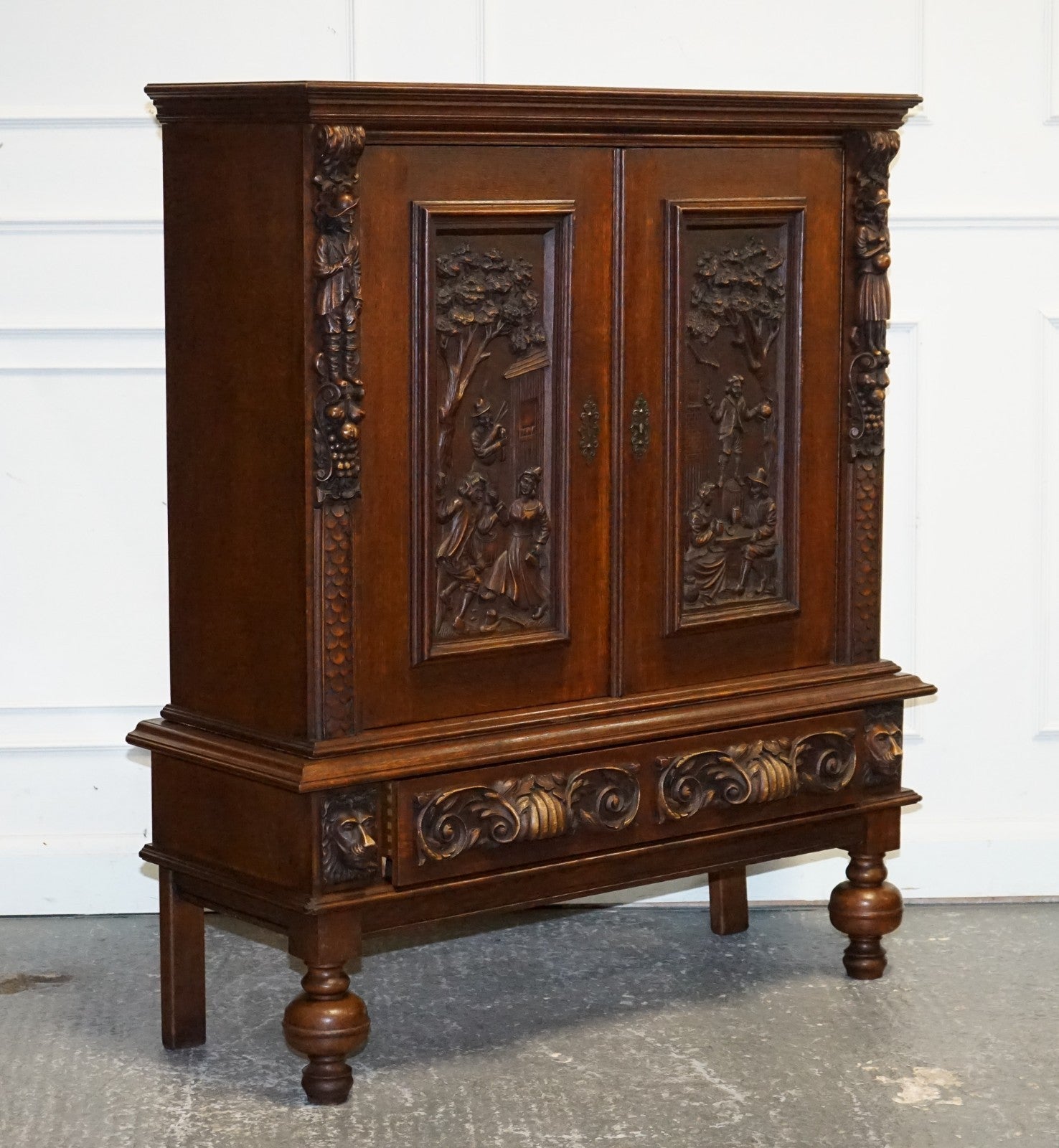19TH CENTURY RENAISSANCE STYLE FRENCH CARVED WALNUT CABINET WITH SHELVES