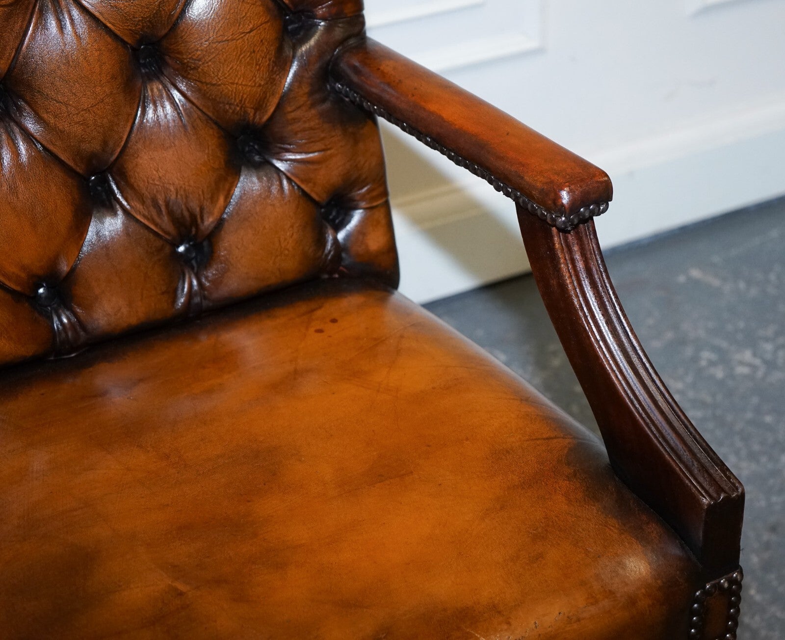RARE CIGAR BROWN LEATHER CHESTERFIELD DIRECTIONS CONFERENCE LEATHER CHAIR