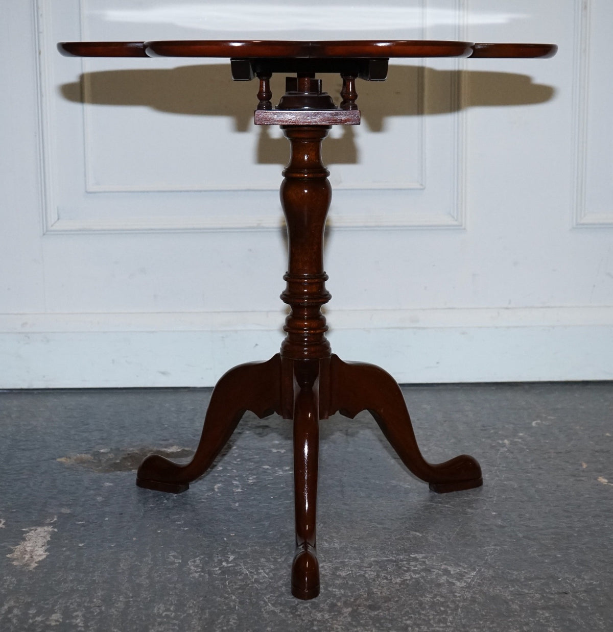 ANTIQUE STYLE TILT TOP WINE SIDE TABLE WITH PIECRUST TOP RAISED ON TRIPOD BASE