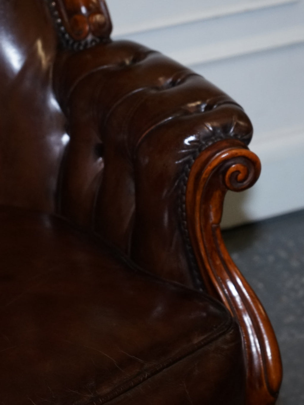 ANTIQUE SHOW FRAMED VICTORIAN CHESTERFIELD DYED LEATHER ARMCHAIR & FOOTSTOOL