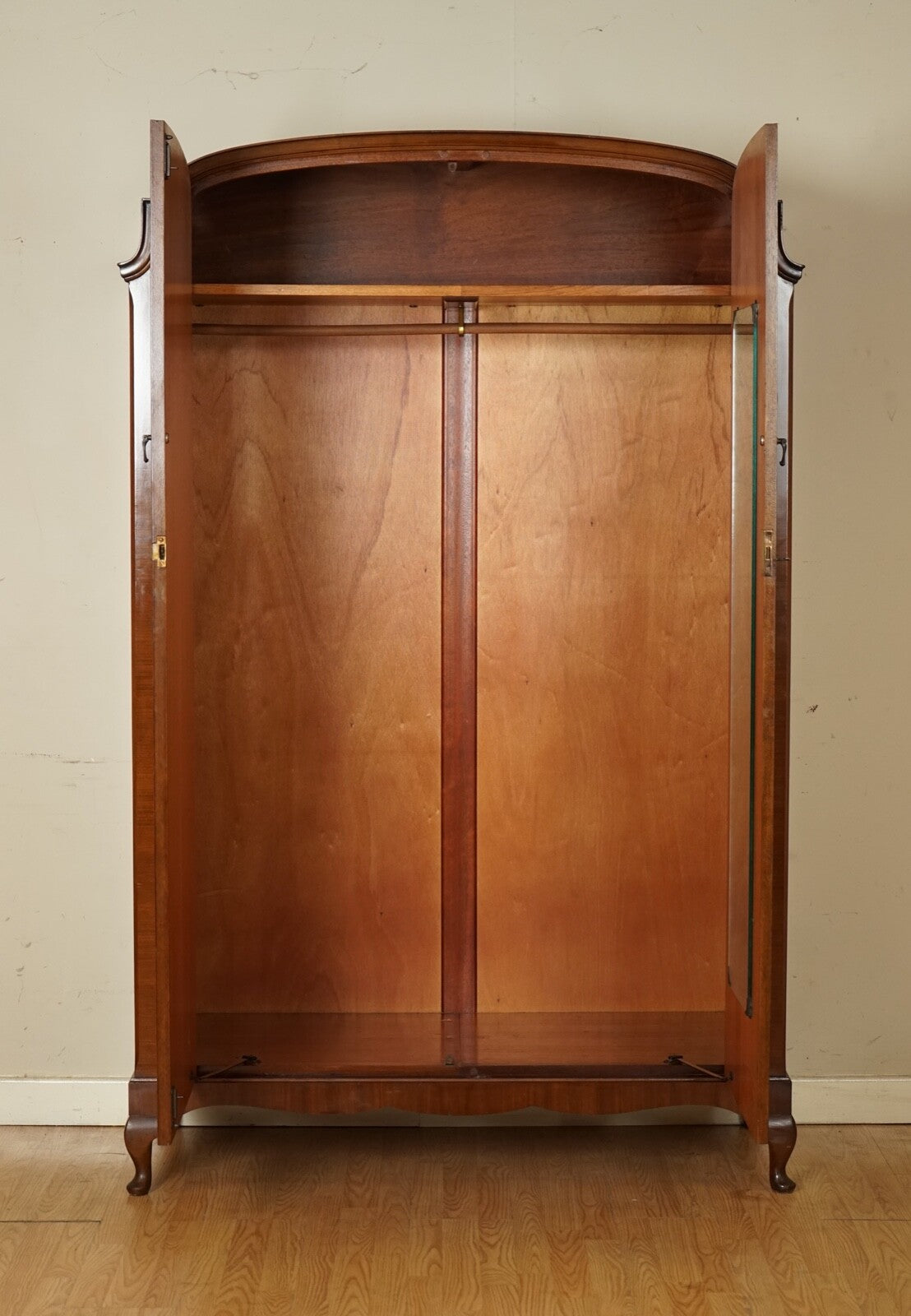 STUNNING MADE IN ENGLAND ART DECO BURR WALNUT DOUBLE WARDROBE