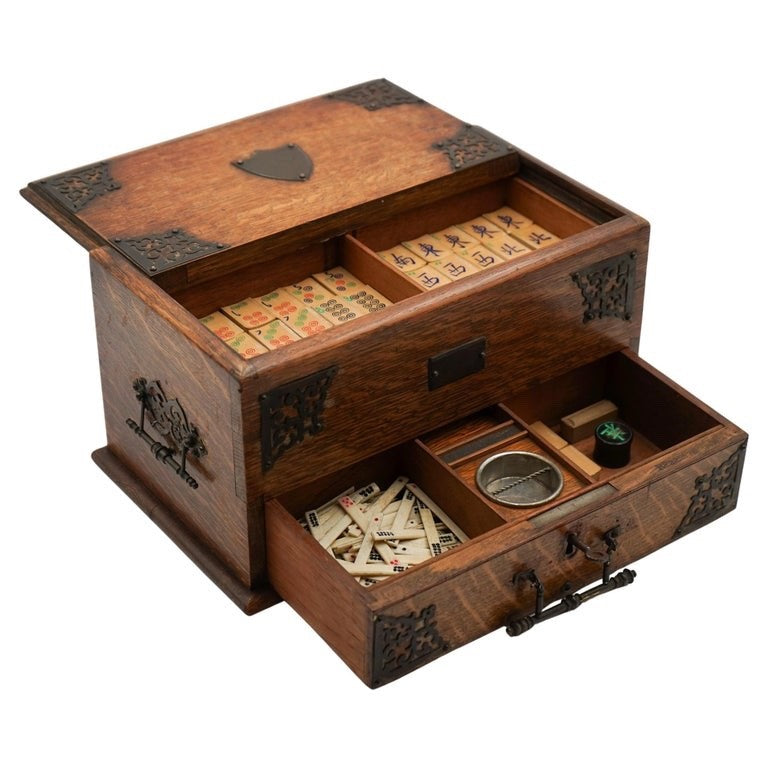ANTIQUE ASIAN ORIENTAL MAHJONG SET OF 148 TILES IN EDWARDIAN OAK BOX