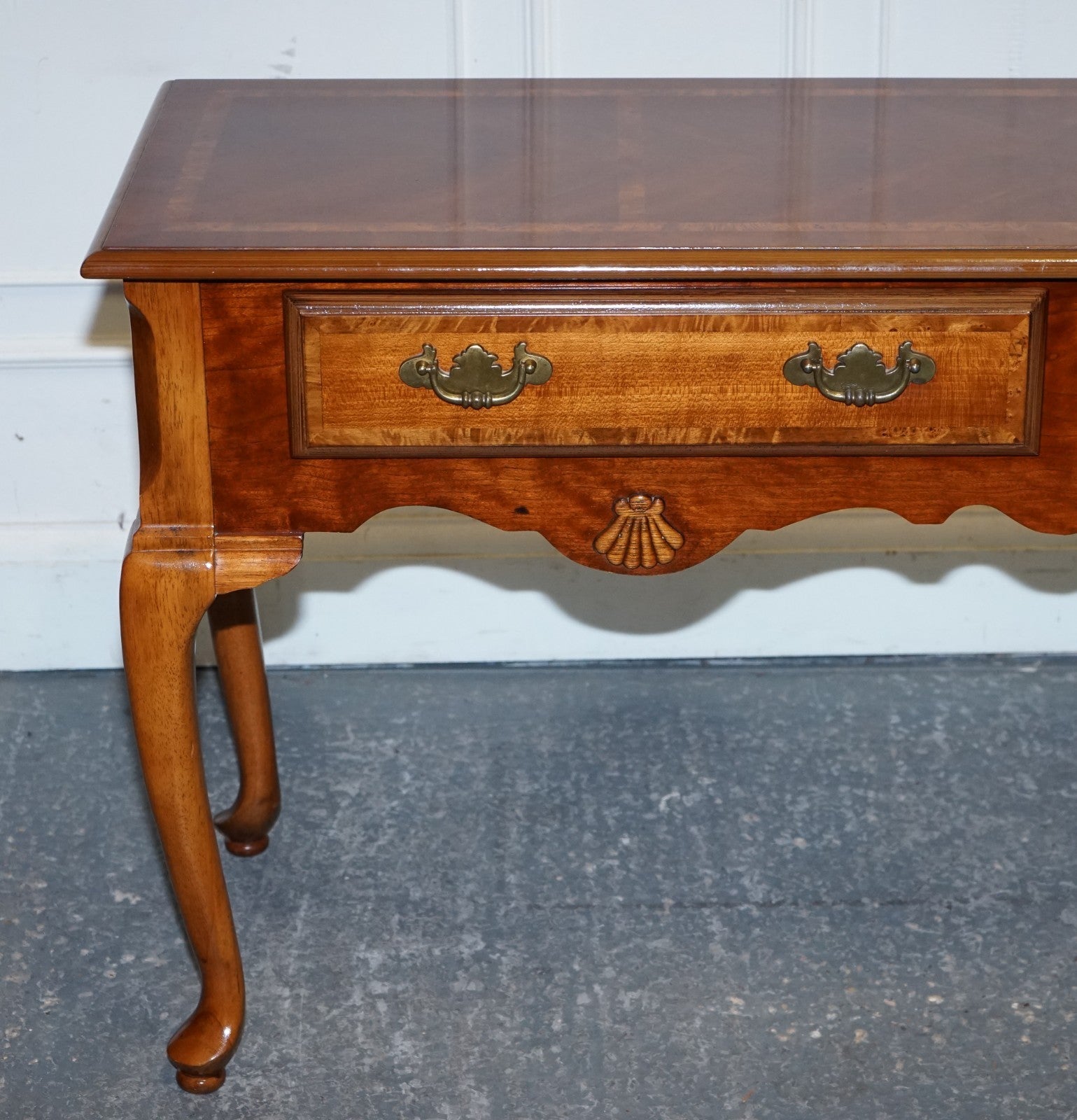 GEORGIAN STYLE WALNUT SIDE CONSOLE TABLE ON CABRIOLE LEGS CIRCA 1980'S