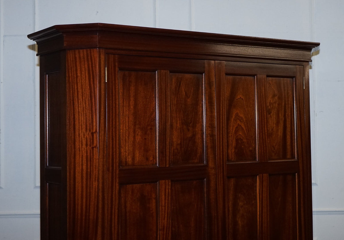 STUNNING LARGE BESPOKE PANELLED HALLWAY CUPBOARD WARDROBE AMOIRE