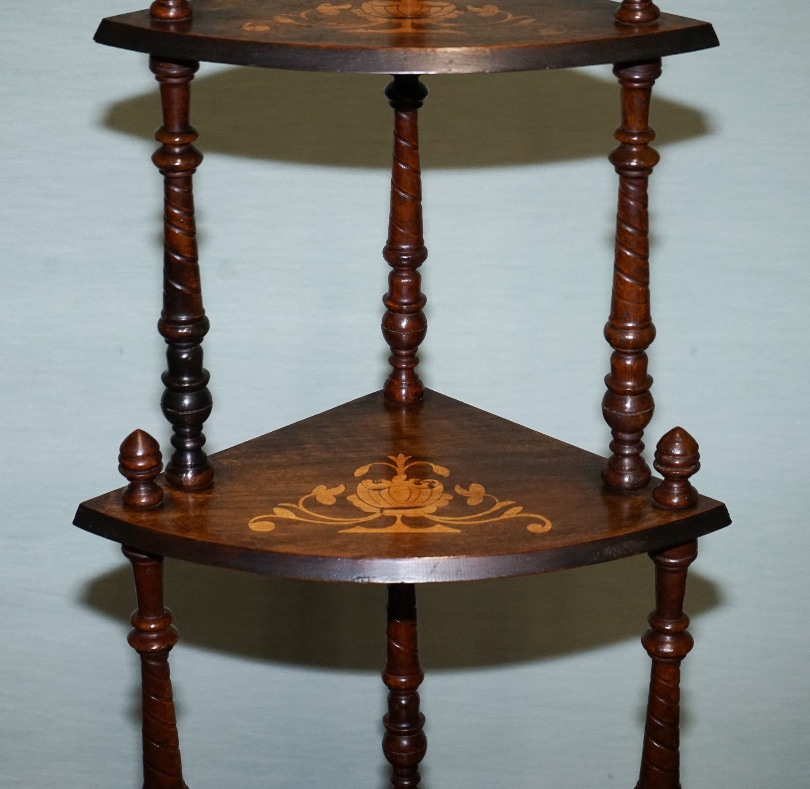 1920s VICTORIAN INLAID HARDWOOD CORNER ETAGERE 4 TIER DiSPLAY STAND