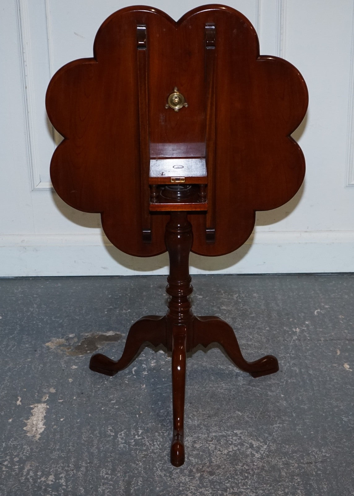 ANTIQUE STYLE TILT TOP WINE SIDE TABLE WITH PIECRUST TOP RAISED ON TRIPOD BASE