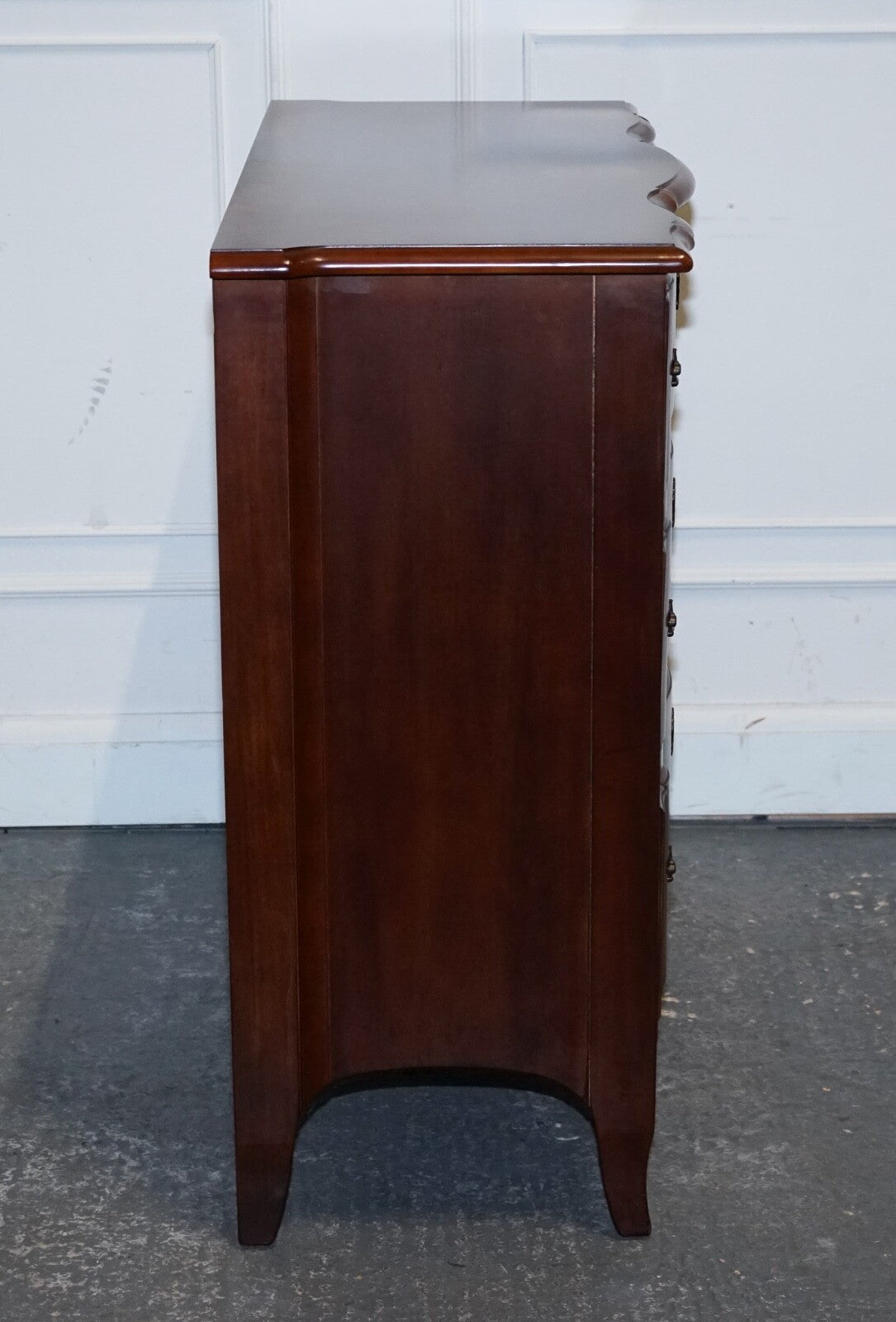 RALPH LAUREN VINTAGE GEORGIAN STYLE SERPENTINE FRONTED HARDWOOD CHEST OF DRAWERS