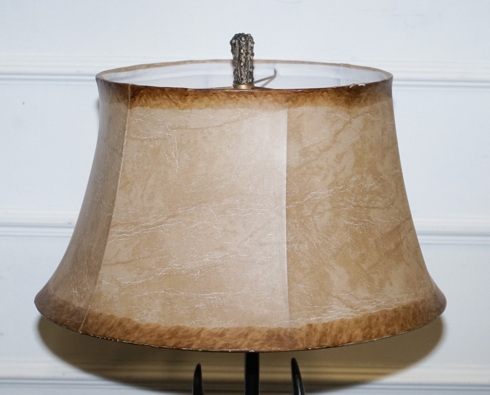 VINTAGE RUSTIC COUNTRY FAUX ANTLER TABLE LAMP WITH MATCHING SHADE