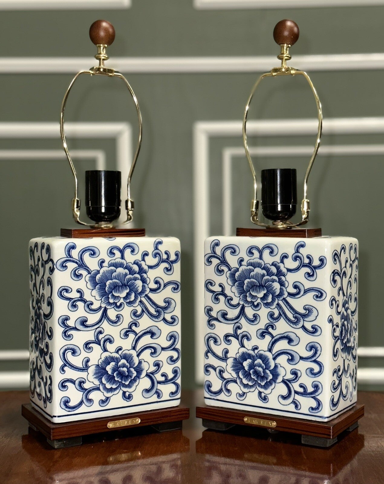 PAIR OF RALPH LAUREN BLUE & WHITE PORCELAIN TABLE LAMPS STUNNING CHINESE DESIGN
