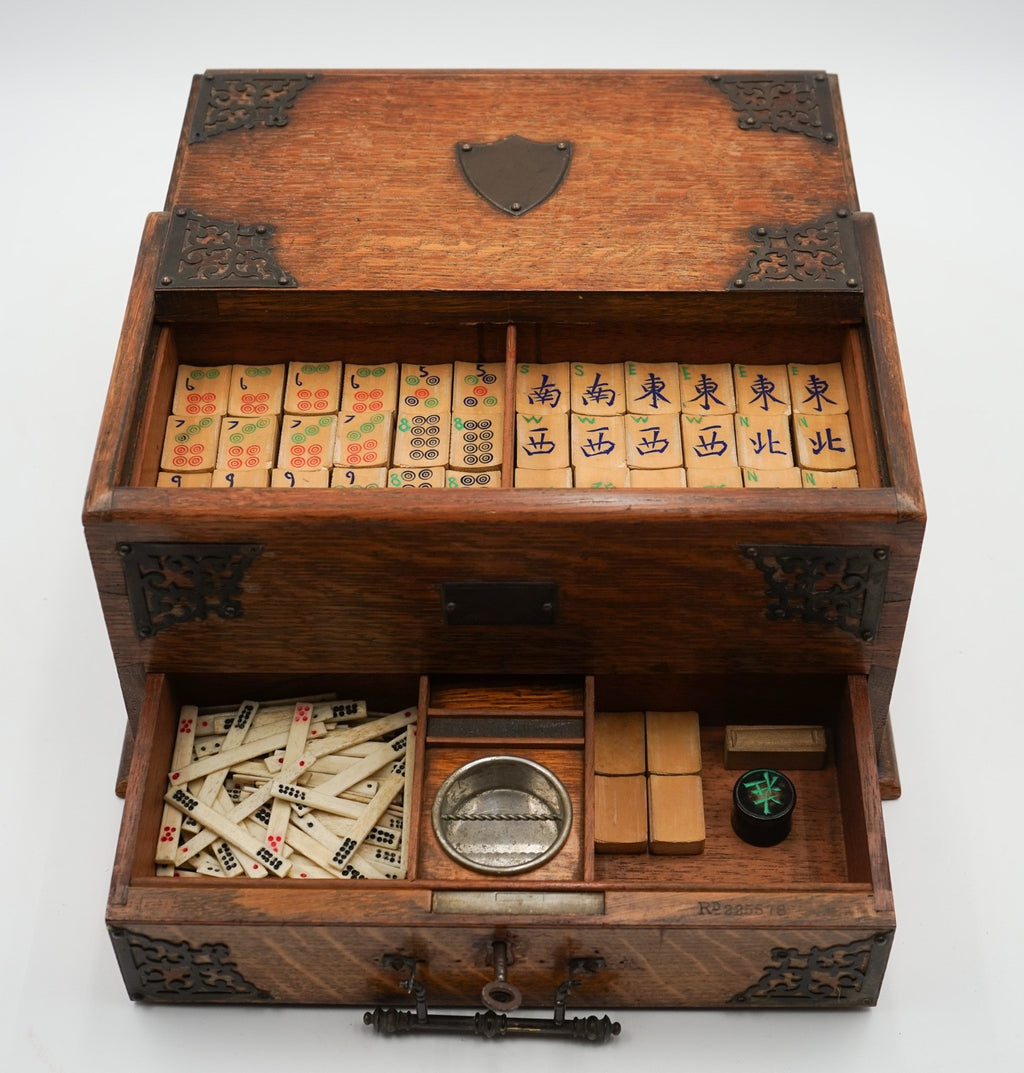 ANTIQUE ASIAN ORIENTAL MAHJONG SET OF 148 TILES IN EDWARDIAN OAK BOX