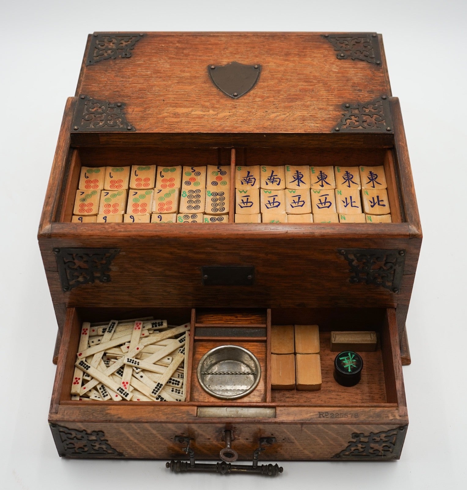 ANTIQUE ASIAN ORIENTAL MAHJONG SET OF 148 TILES IN EDWARDIAN OAK BOX