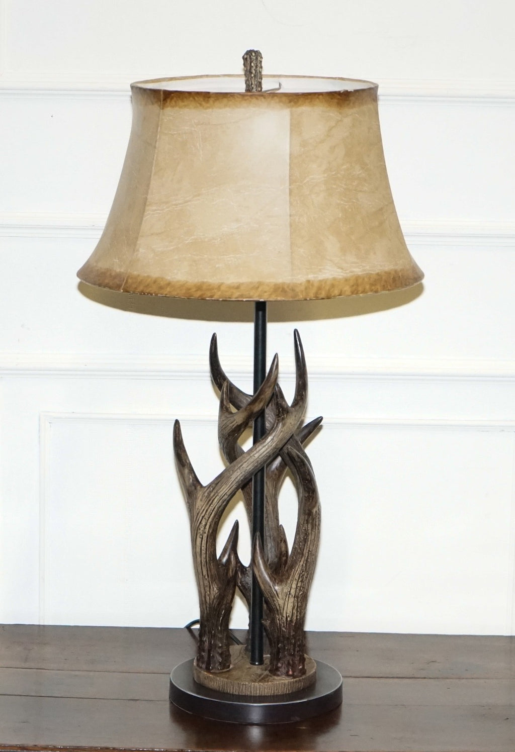 VINTAGE RUSTIC COUNTRY FAUX ANTLER TABLE LAMP WITH MATCHING SHADE