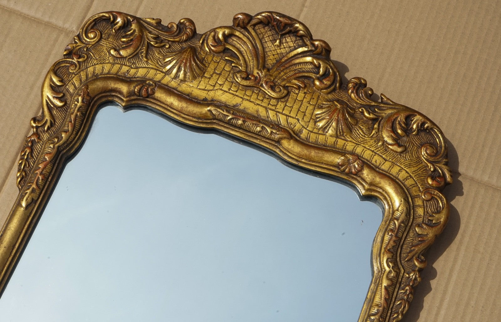 ANTIQUE GEORGE III CHIPPENDALE STYLE GILTED WALL MIRROR