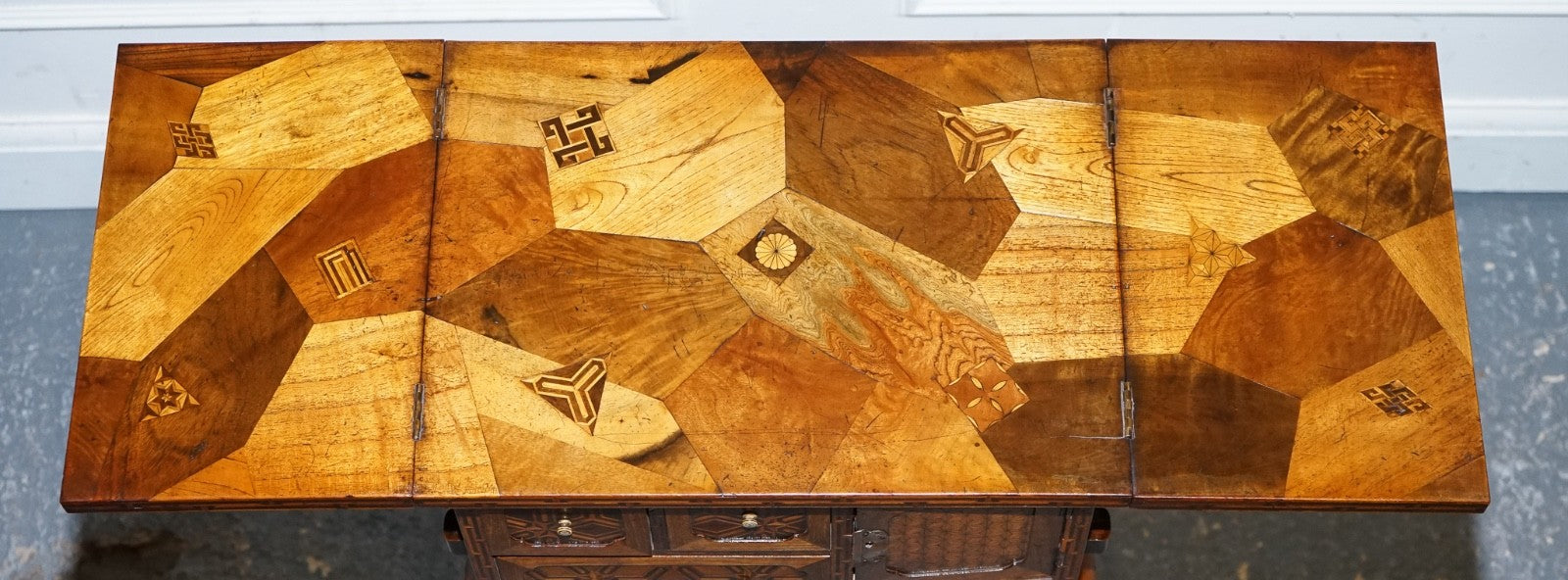 ANTIQUE CIRCA 1800S JAPANESE MARQUETRY GAMES TABLE CABINET ON STAND