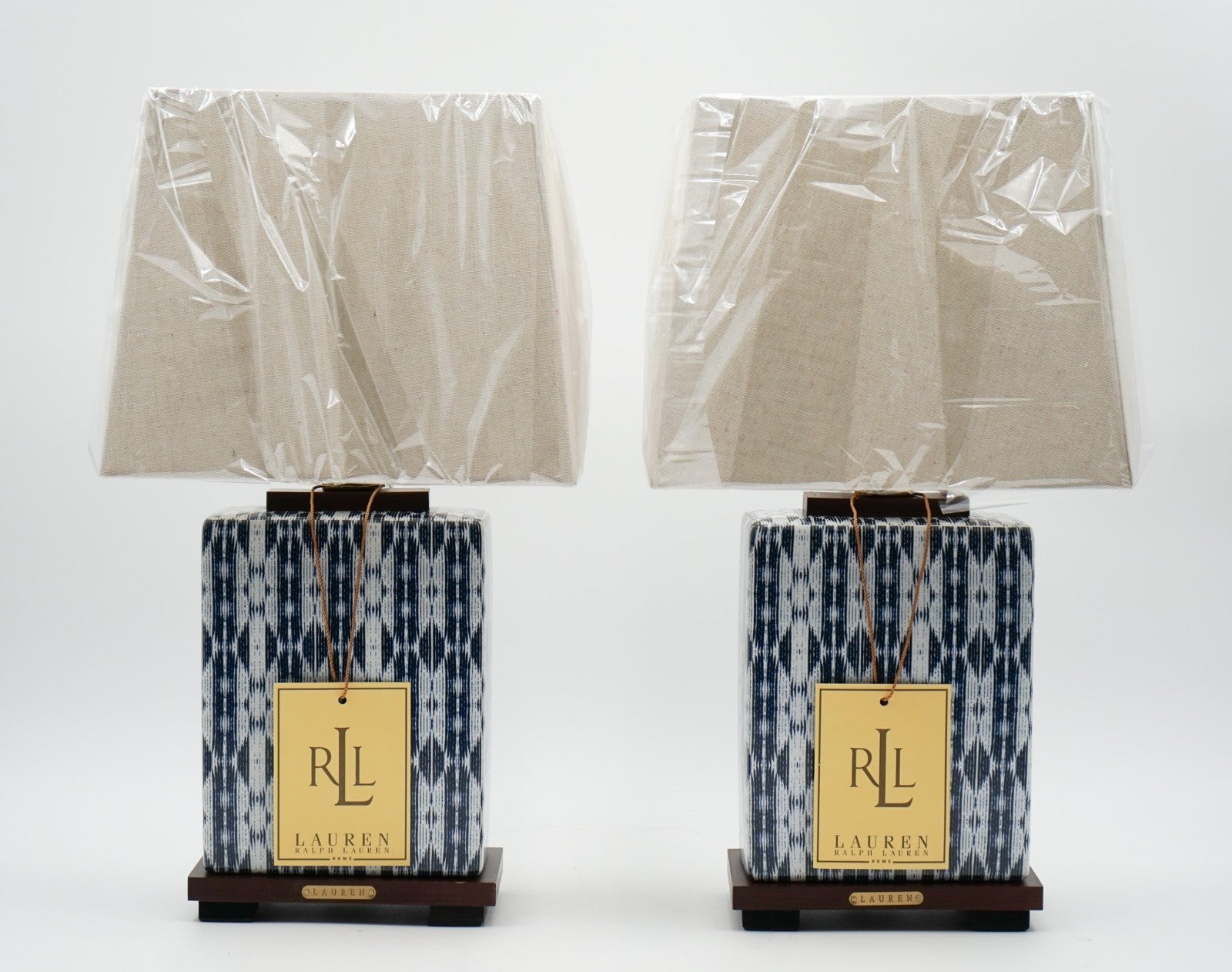 PAIR OF RALPH LAUREN EX DISPLAY CERAMIC BLUE TABLE LAMPS INCLUDING SHADES (1/1)