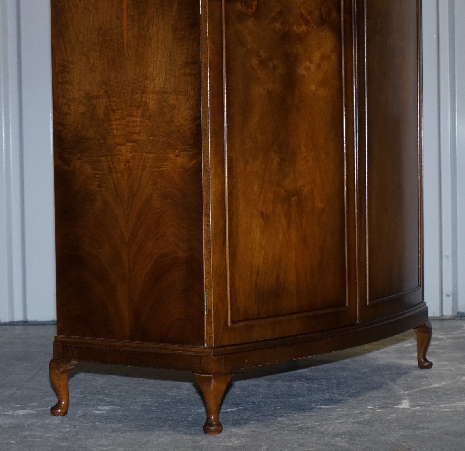 STUNNING 1920'S ENGLISH WALNUT ART DECO DOUBLE WARDROBE QUEEN ANNE LEGS