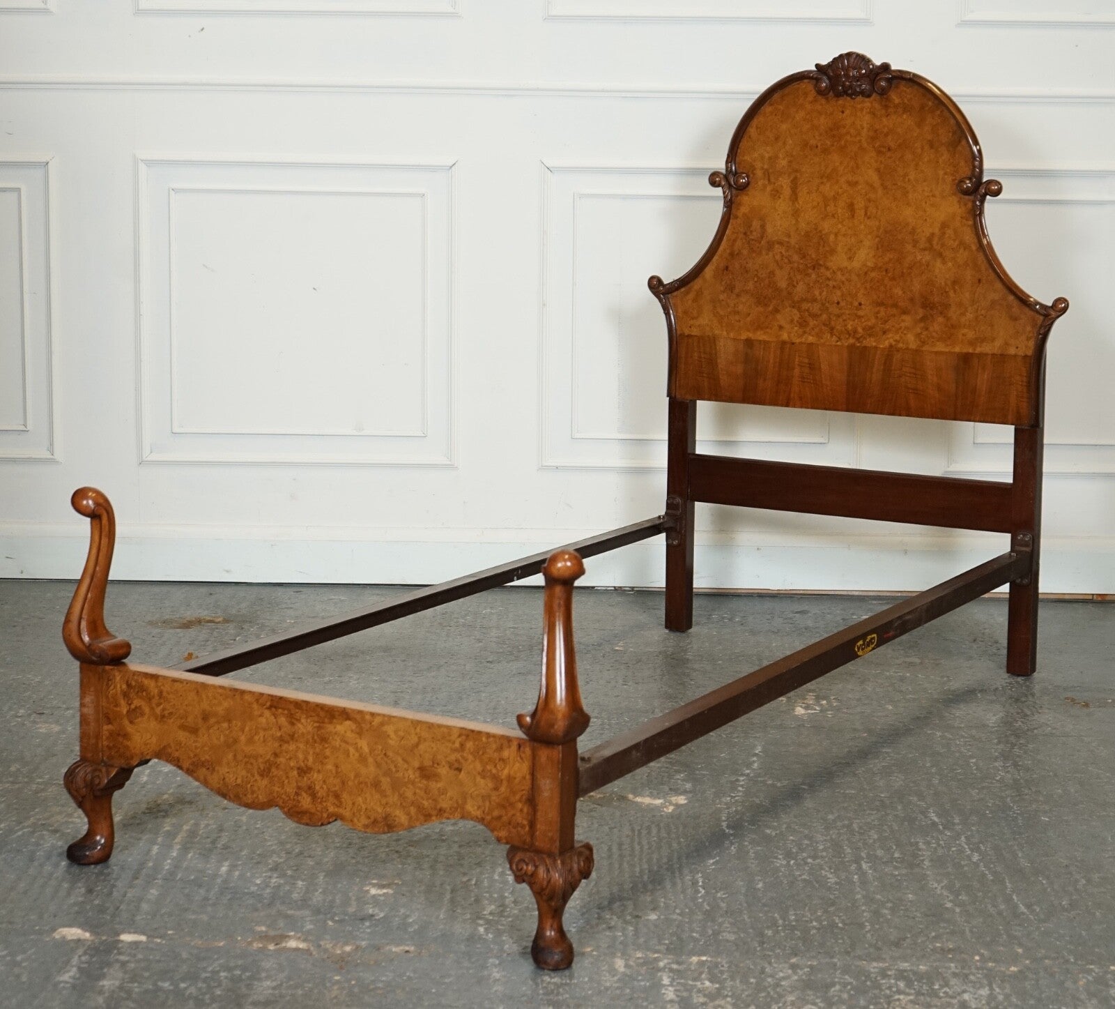 CIRCA 1930 ART DECO BURR WALNUT ENGLISH MADE VONO BEDSTEAD FRAME QUEEN ANNE LEGS