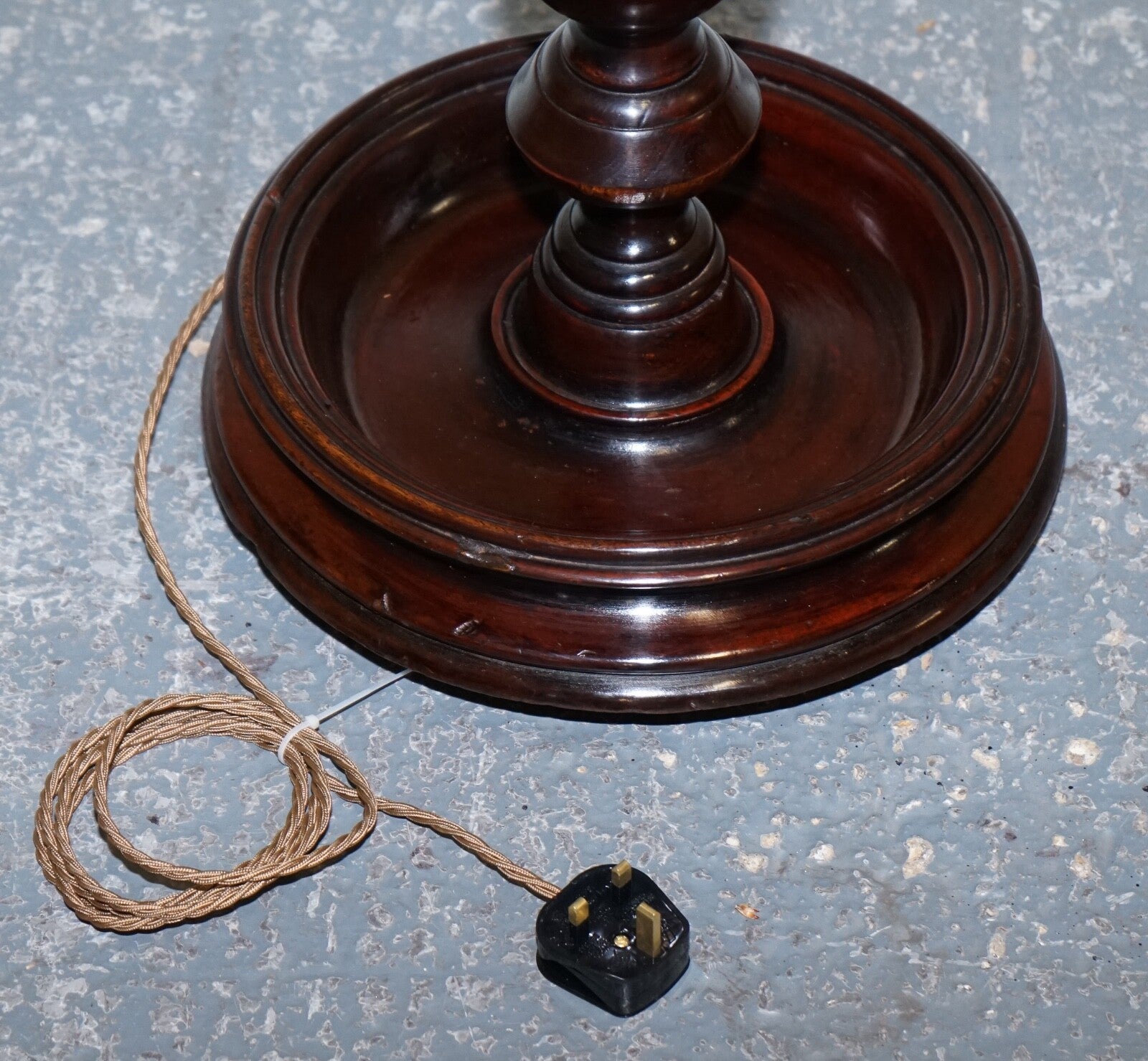 LOVELY RESTORED EDWARDIAN HARDWOOD BARLEY TWIST FLOOR LAMP