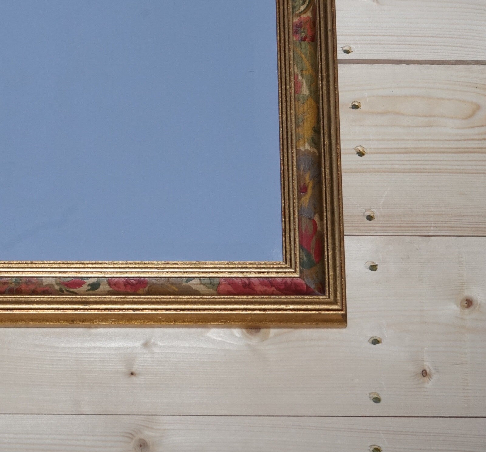 LOVELY VINTAGE GOLD BEVELLED MIRROR WITH FLORAL DETAILING ON THE FRAME