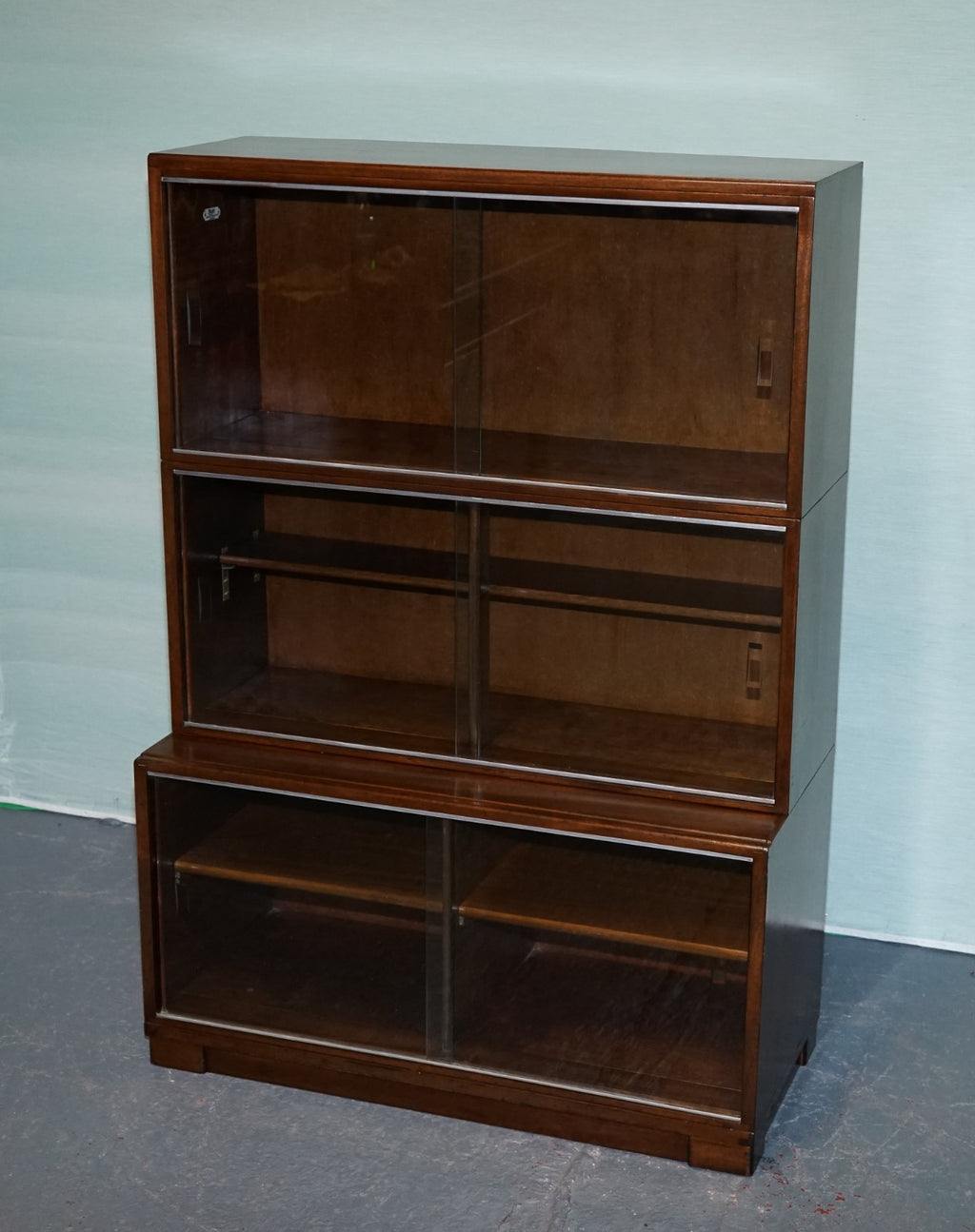 CIRCA 1930s MINTY OF OXFORD THREE TIER GLASS FRONT BARRISTER BOOKCASE CABINET