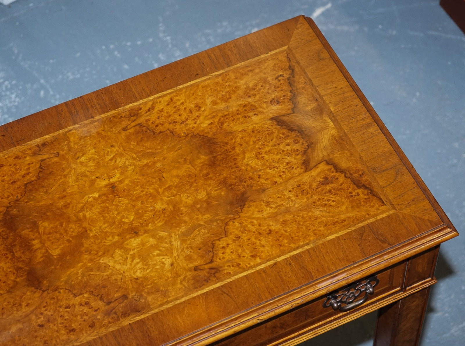 GEORGIAN STYLE BRIGHTS OF NETTLEBED LONDON BURR WALNUT CONSOLE TABLE