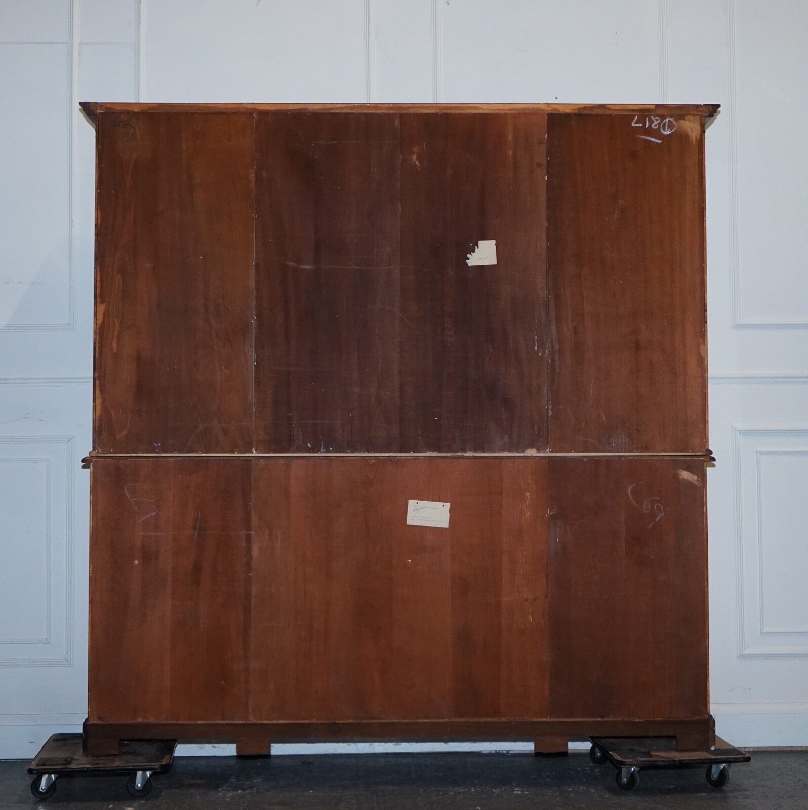 VINTAGE GEORGIAN STYLE FLAMED HARDWOOD BREAKFRONT DISPLAY CABiNET BOOKCASE