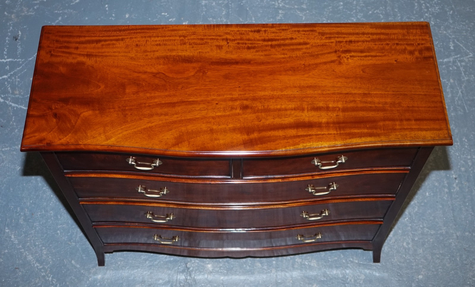 GEORGIAN REVIVAL STYLE SERPENTINE CHEST OF DRAWERS MADE BY BRIGHTS OF NETTLEBED