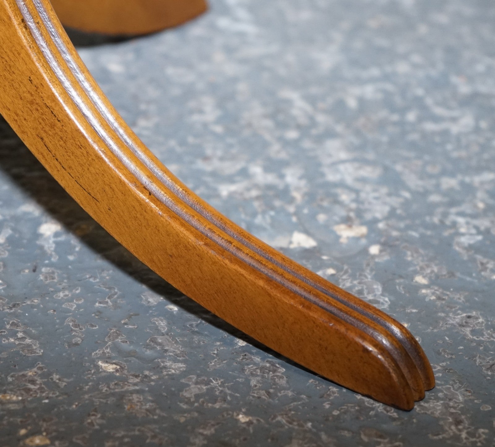 VINTAGE YEW WOOD SIDE END WINE LAMP TABLE