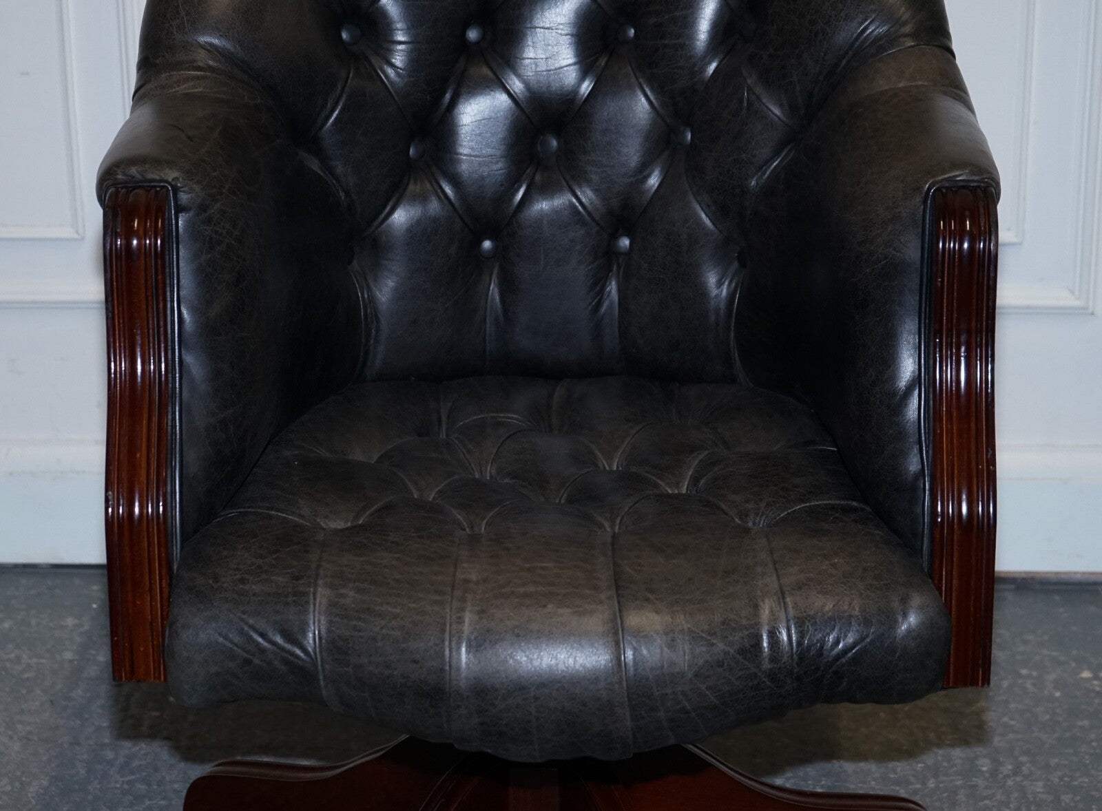 VINTAGE CHESTERFIELD DARK AGED GREY LEATHER DIRECTORS SWIFEL CAPTAINS CHAIR