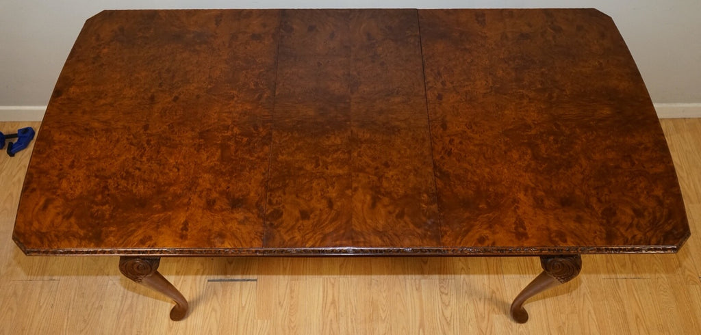 A VERY BEAUTIFUL CIRCA 1930's BURR WALNUT QUEEN ANNE CARVED LEGS DINING TABLE