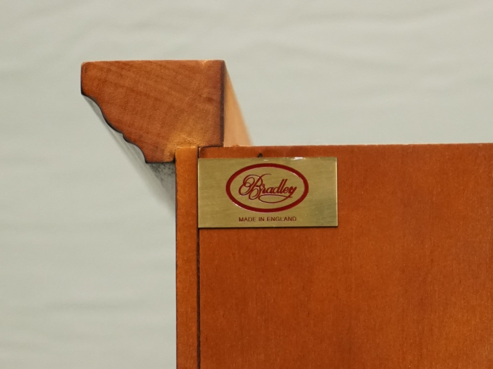 ENGLISH TRADITIONAL BRADLEY DISPLAY CABINET BOOKCASE WITH SHELVES AND CUPBOARD