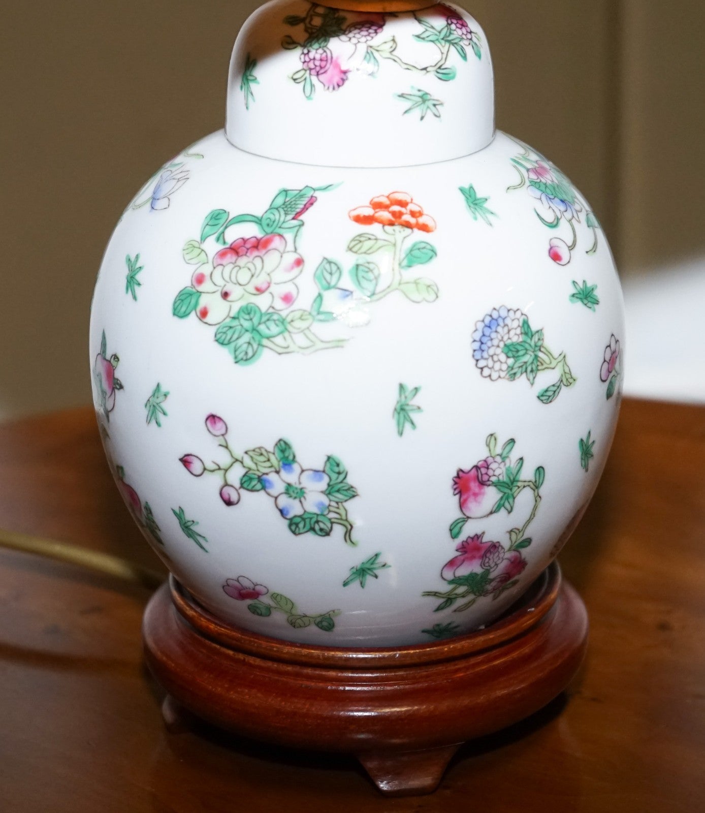 PAIR OF VINTAGE ORIENTAL ASIAN HAND PAINTED TABLE LAMPS WITH LAMP SHADES