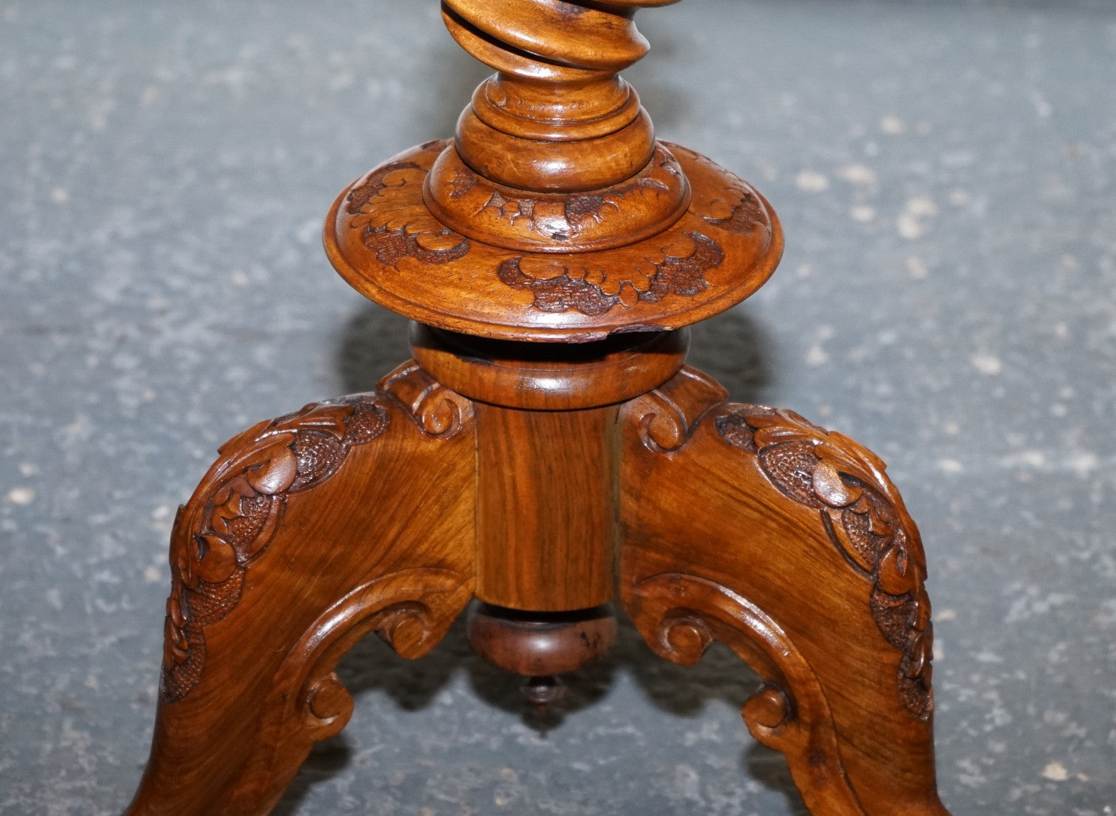 ANTIQUE MARQUETRY BURR WALNUT PEDESTAL SIDE END TABLE WITH CARVED & TURNED BASE