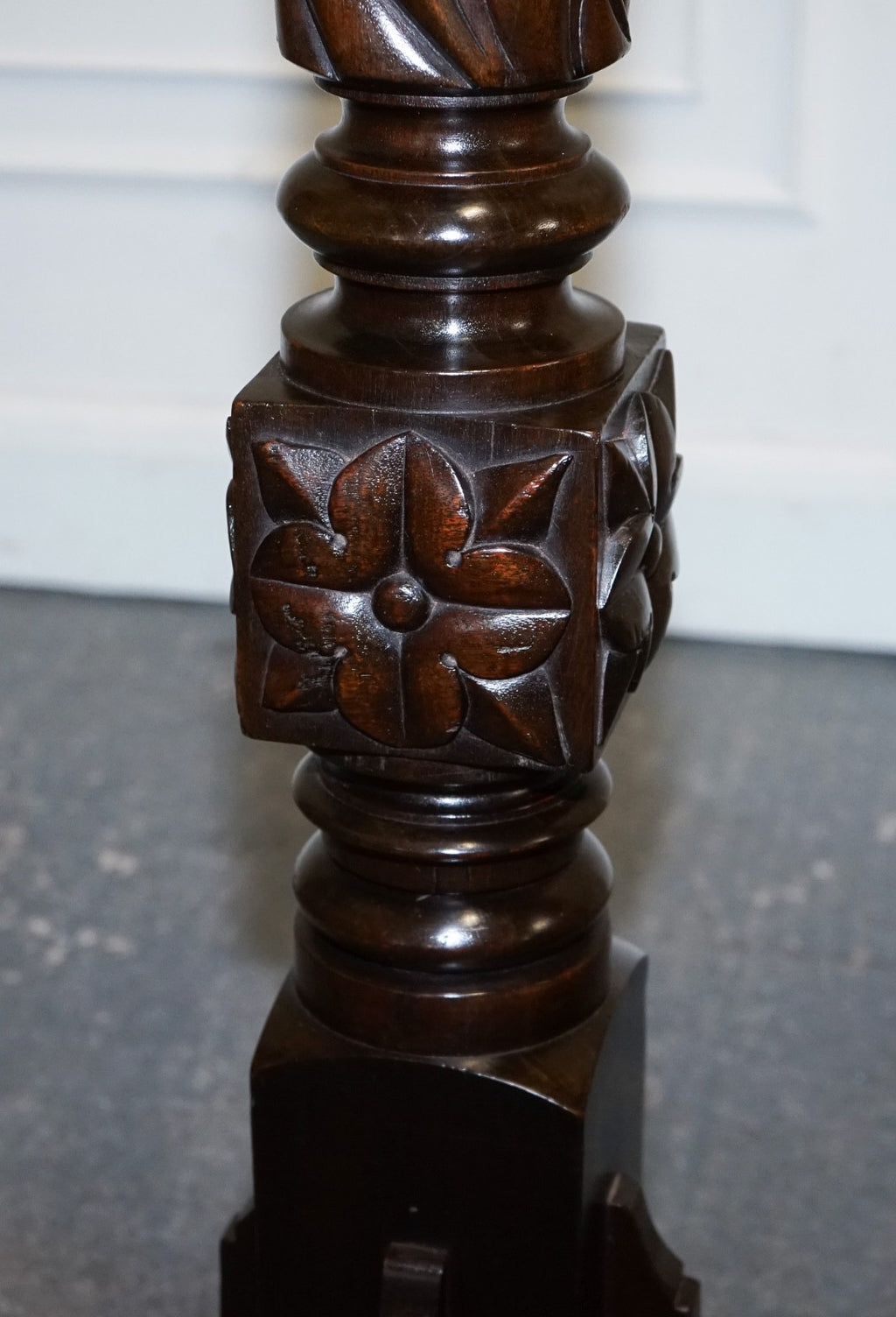 RESTORED PAIR OF EARLY VICTORIAN ENGLISH PEDESTALS WITH WHITE MARBLE TOPS 145 CM