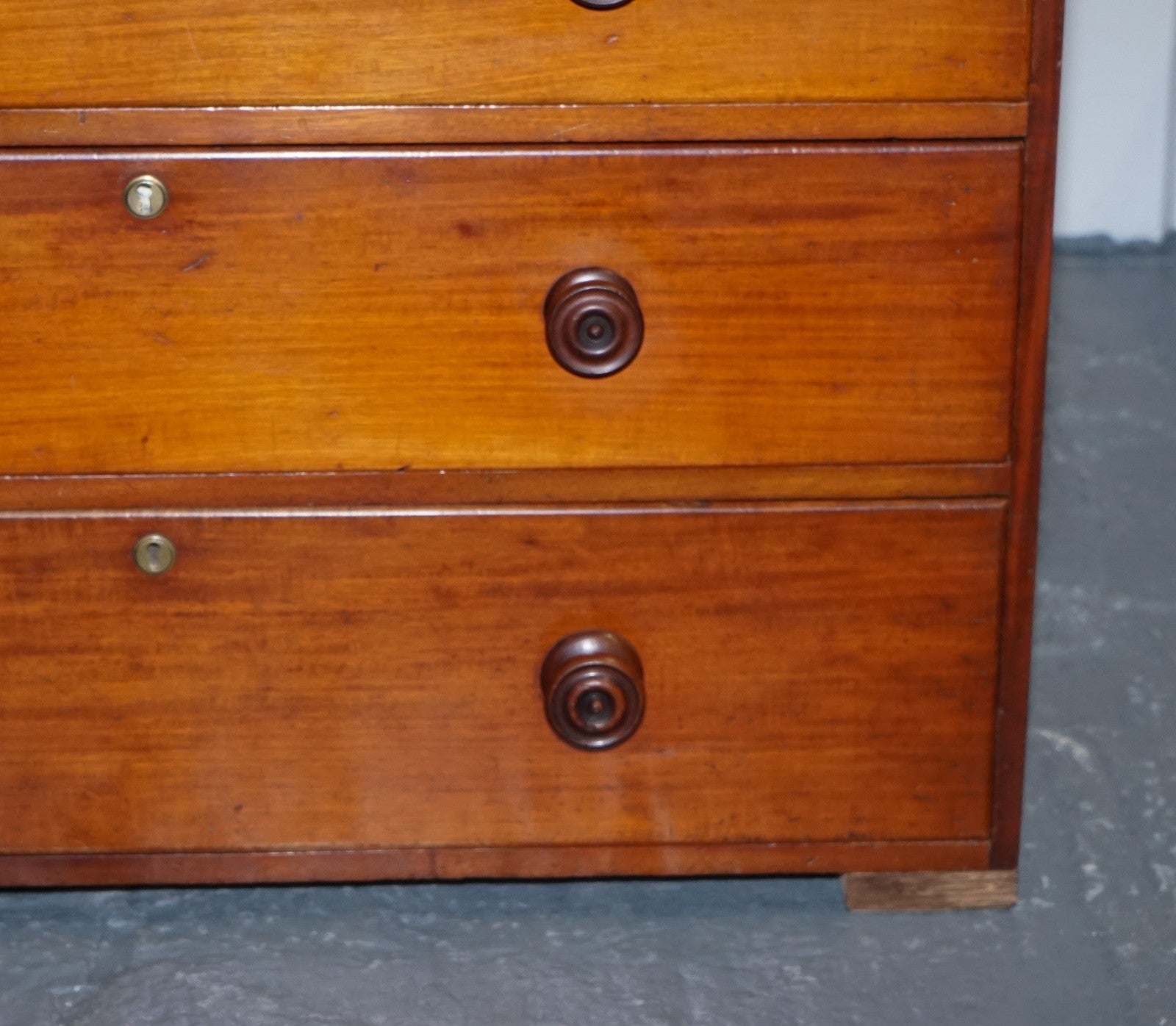 LARGE EARLY VICTORIAN CHEST OF DRAWERS WITH ORIGINAL KNOBS AND LOCKS