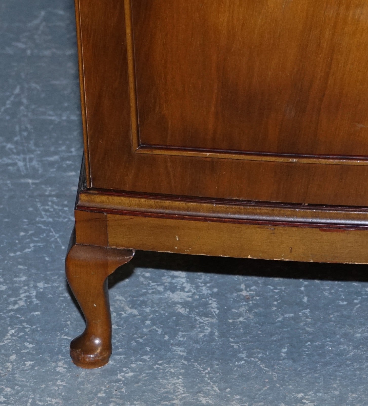 STUNNING 1920'S ENGLISH WALNUT ART DECO DOUBLE WARDROBE QUEEN ANNE LEGS